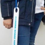 mit Karabiner und Kordel zum Umhängen